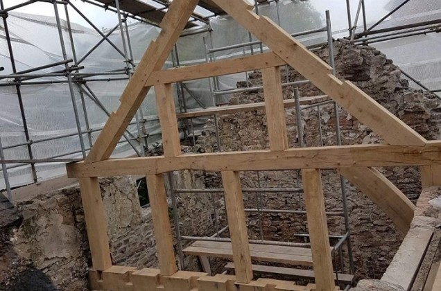 Oak Framed Roof Truss with Wall Frame